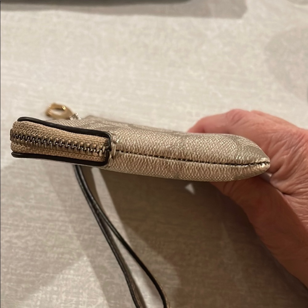 NWOT Coach Beige Monogram Wristlet Adjustable Wrist Strap 4X6” - Picture 9 of 14